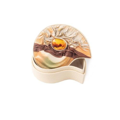 Ādas kastīte ar dzintaru, bēša, 8x8.5 cm