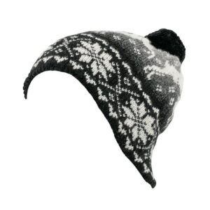 Adīta vilnas cepure ar ausekļa zīmēm un briežiem