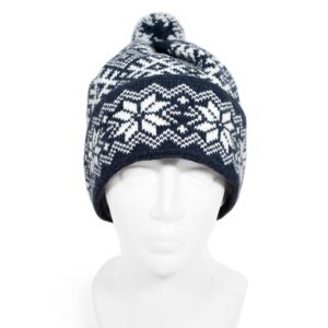 Adīta ziemas cepure ar etnogrāfiskām zīmēm