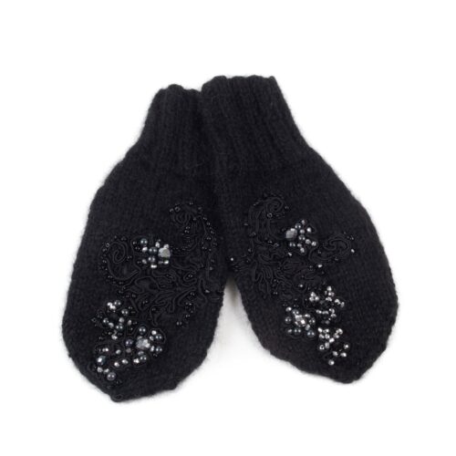 Adīts angoras un mohēras komplekts – cepure un dūraiņi ar ziedu motīvu, melns