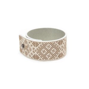 Dabīgās Ādas Rokassprādze ar Lielvārdes Jostas Rakstu, Balta Dabīgās Ādas rokassprādze ar lielvārdes jostas rakstu, balta