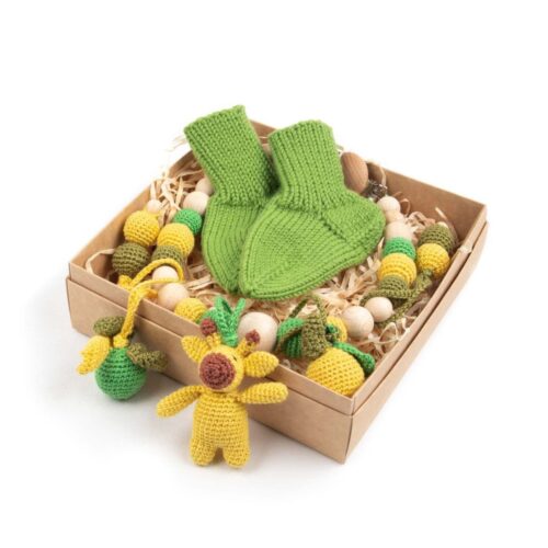 Dāvanu komplekts zīdaiņiem - ratu virtene, zeķītes