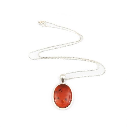 Dzintara kulons ar sudraba Ķēdīti