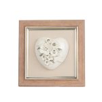 Ierāmēts Keramikas Sienas Dekors “Ziedu Pilna Sirds”, 16x16 cm