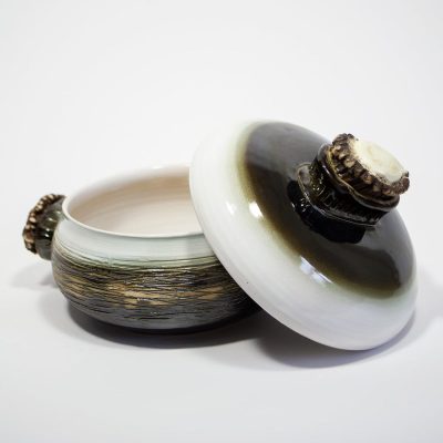 Keramikas Podiņš ar Vāciņu un Raga Rokturiem, Brūns, ⌀ 18 cm Keramikas podiņš ar vāciņu un raga rokturiem, brūns, ⌀ 18 cm