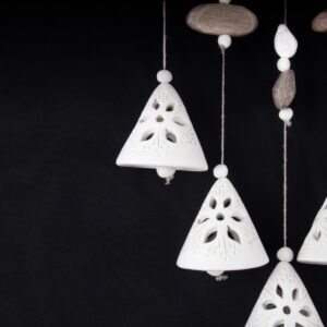 Keramikas vēja zvani, ziedu motīvs, balti, 5 zvani