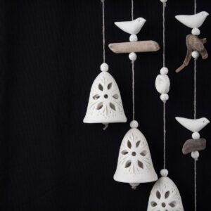 Keramikas Vēja Zvani, Ziedu Motīvs, Balti, 7 Zvani Keramikas vēja zvani, ziedu motīvs, balti, 7 zvani