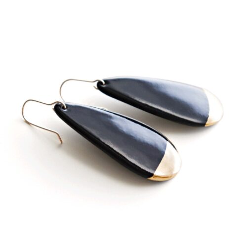 Porcelāna auskari – lielas lāsītes, melni ar zelta maliņu