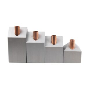 Priedes koka svečturi mājas formā, sudraba krāsā