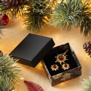 Ziemassvētku dāvanu komplekts - apzeltīti vai sudraba auskari un kulons saules formā ar dzintara akmeni