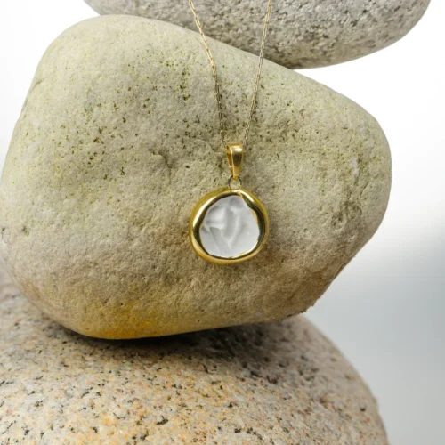 Baltā Porcelāna Kaklarota ar 24k Zelta Pārklājumu Baltā porcelāna kaklarota ar 24k zelta pārklājumu