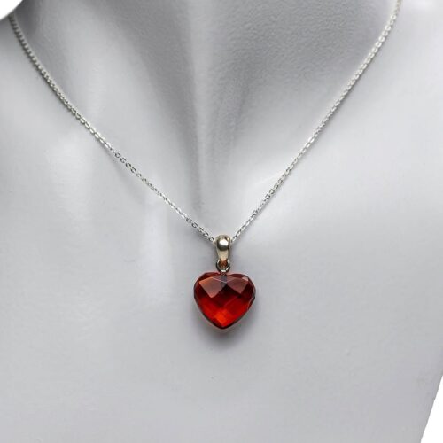 Sirds formas dzintara kulons, 1.5×1.5 cm