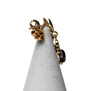 Sudraba auskari rombiņi ar izteikti brūnu dzintaru, apzeltīti