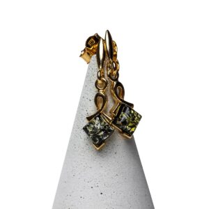 Sudraba auskari rombiņi ar zaļganu dzintaru, apzeltīti