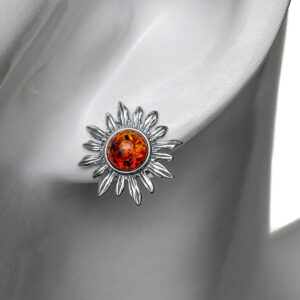 Sudraba auskari saulītes formā ar oranžu dzintara gabaliņu