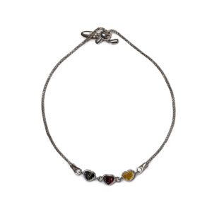 Sudraba rokassprādze ar trim dzintara sirsniņām dažādās krāsās