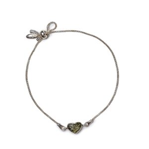 Sudraba rokassprādze ar zaļganu dzintara sirsniņu