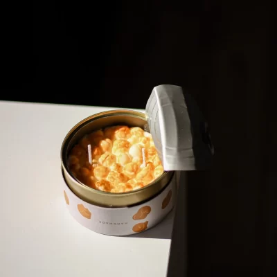 Aromatizēta Svece Konservu Bundžā, Karamelizēts Popkorns Aromatizēta svece konservu bundžā, karamelizēts popkorns
