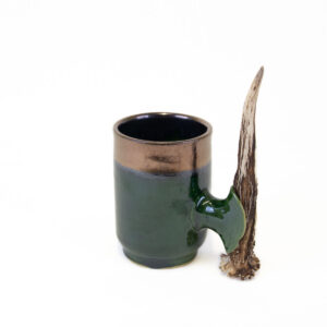 Keramikas krūzīte ar raga rokturi, zaļa
