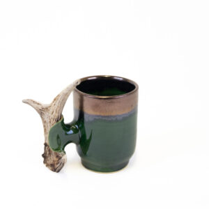 Keramikas krūzīte ar raga rokturi, zaļa