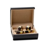 Dzintara Aksesuāru Komplekts Kastītē - Aproču Pogas un Kaklasaites Turētājs Sudraba Krāsā