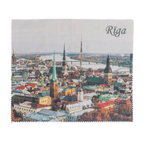 Briļļu tīrāmā lupatiņa ar pilsētas skatu, rĪga