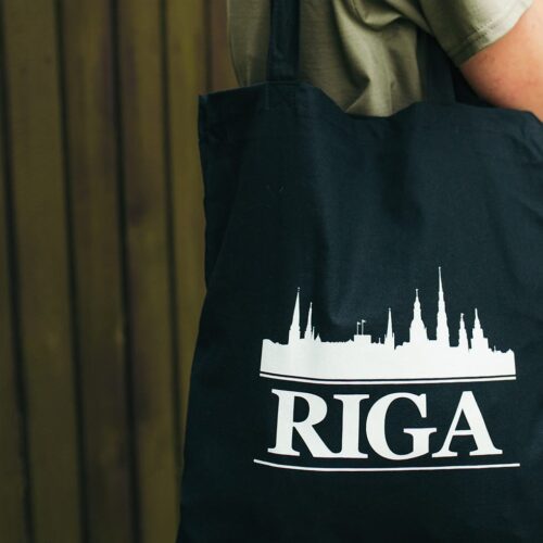 Kokvilnas taša ar pilsētas siluetu, riga, melna