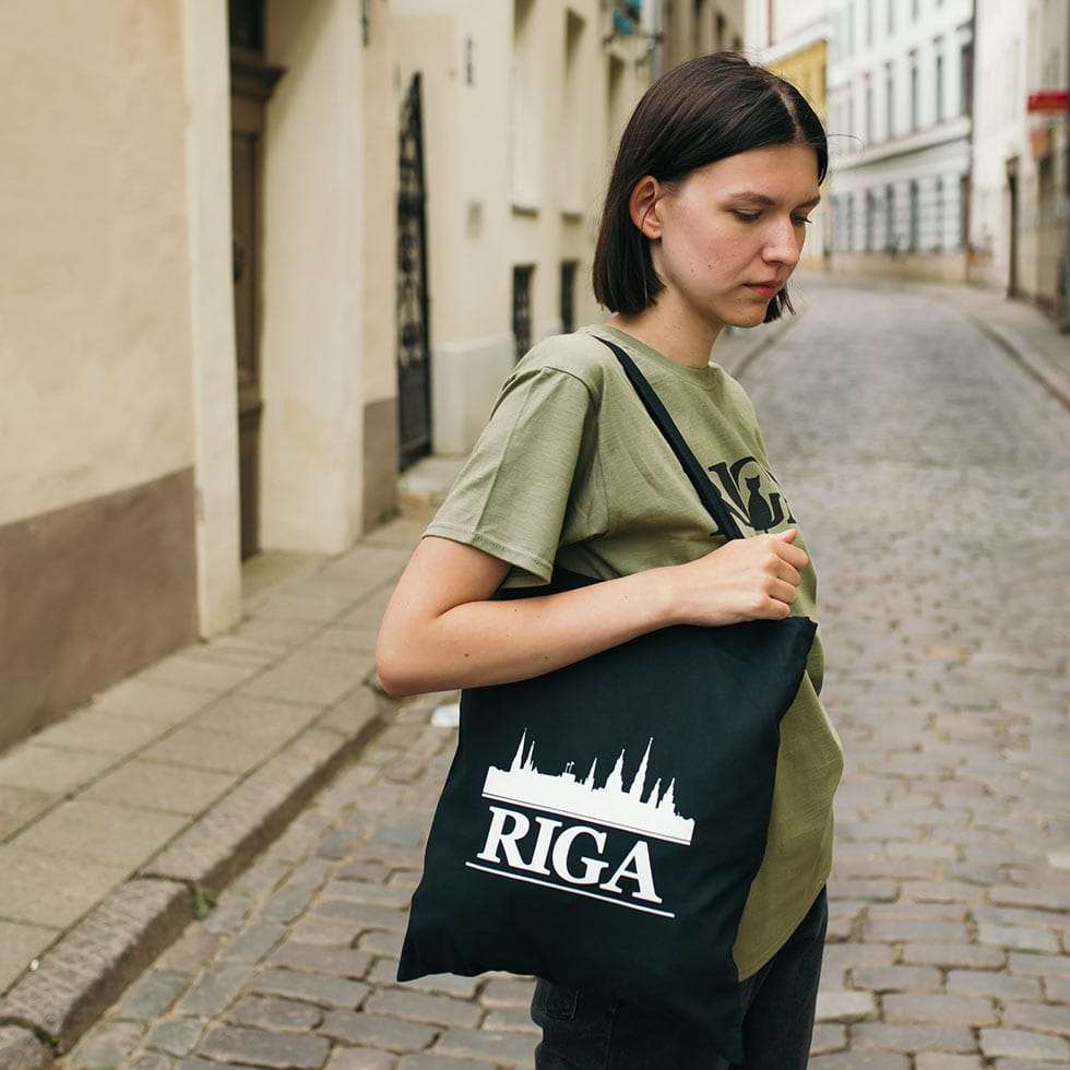 Kokvilnas taša ar pilsētas siluetu, riga, melna