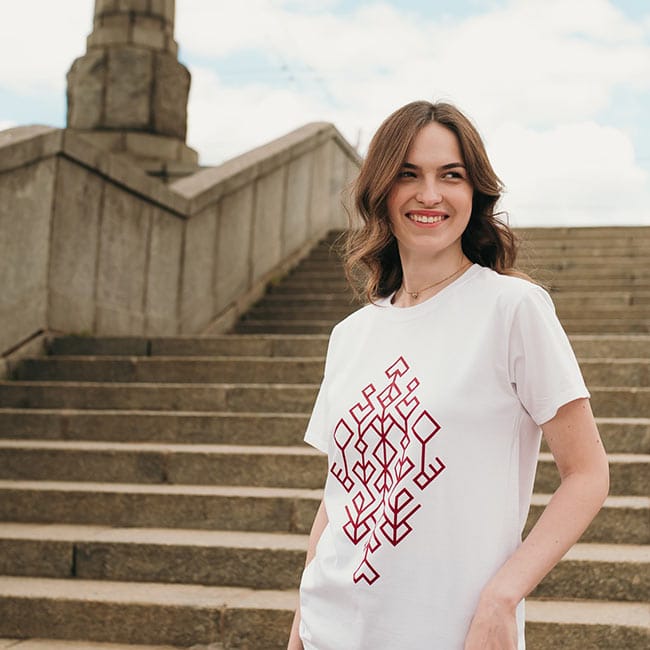 Unisex t-krekls ar etnogrāfisko rakstu "dzīvības koks", latvija, balts