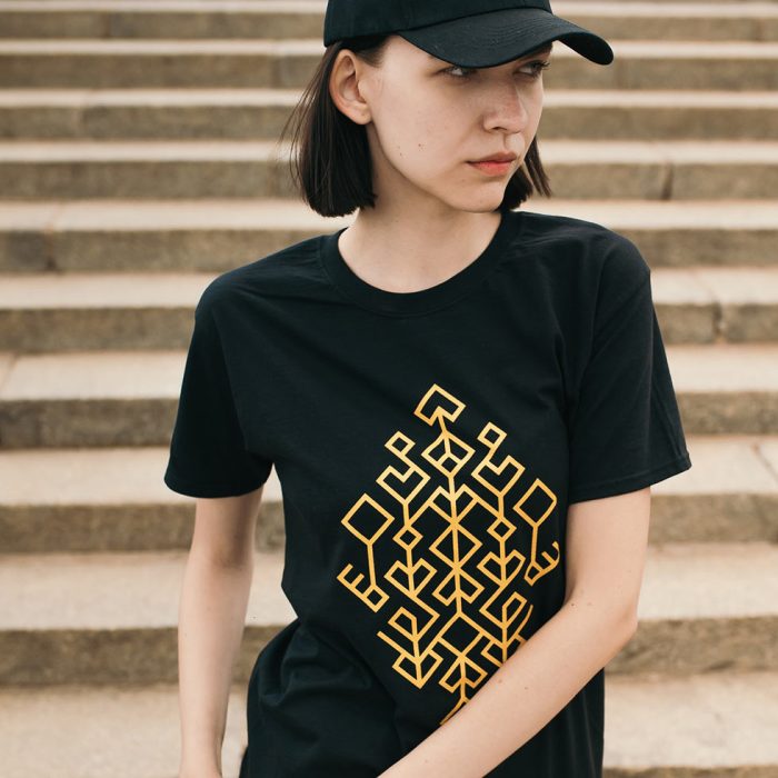 Unisex t-krekls ar etnogrāfisko rakstu "dzīvības koks", latvija, melns