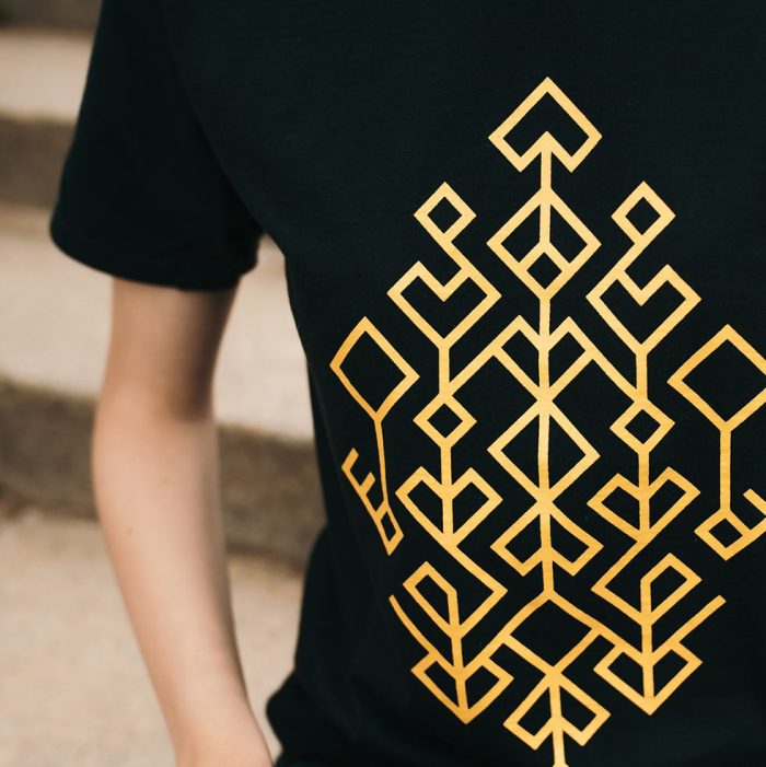 Unisex t-krekls ar etnogrāfisko rakstu "dzīvības koks", latvija, melns