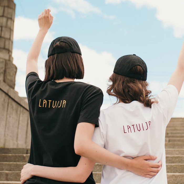Unisex t-krekls ar etnogrāfisko rakstu "dzīvības koks", latvija, melns