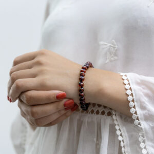 Dzintara Aproce ar Bumbiņām, Tumšsarkana, ⌀ 6 cm Dzintara aproce ar bumbiņām, tumšsarkana, ⌀ 6 cm