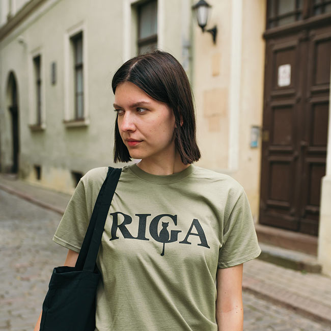 Unisex t-krekls “riga” ar melnu kaķi