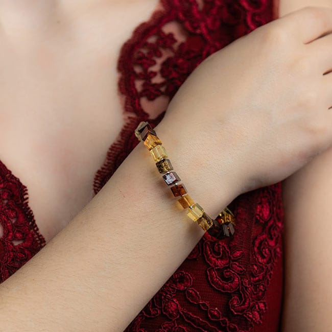 Aproce ar dzintara kubiciņiem, daudzkrāsaina, 6 cm