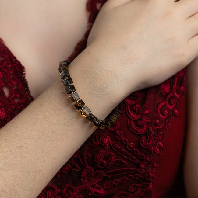 Aproce ar dzintara kubiciņiem, tumša, 6 cm