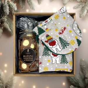 Ziemassvētku dāvanu komplekts – lina dvielis un Сimdiņš ar svētku lācīšiem un garšīgas rudzu piparkūkas