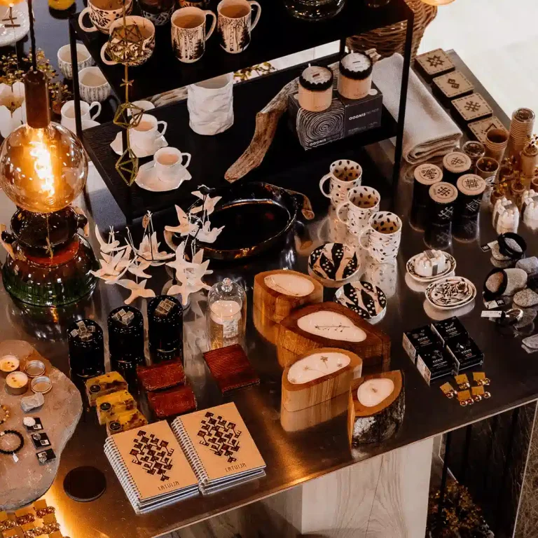 Atlasītas dāvanas tieši saņēmējam | BalticGifts Suvenīru un dāvanu veikals Vecrīgā