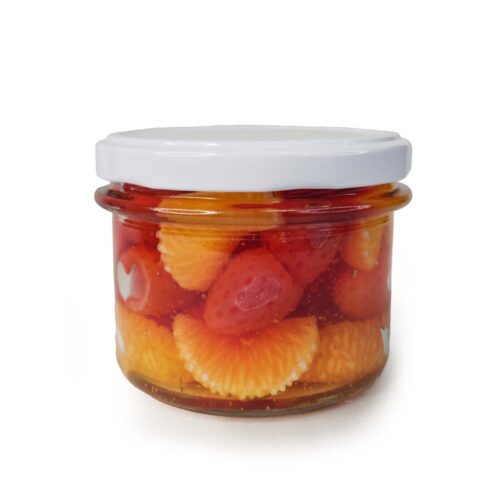 Svece burciņā "marinēti gurķīši"