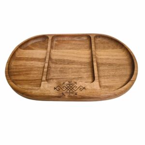 Koka uzkodu trauks ar etnogrāfisku rakstu, ovālveida, 25.5 x 43 cm