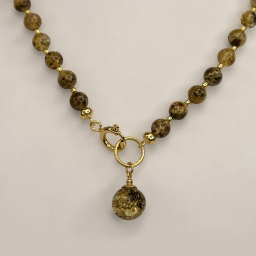 Dzintara kaklarota ar zelta krāsas elementiem, 45 cm