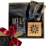 Dāvanu komplekts – Kafija, Krūze ar Ragu un Koka Paliktnis