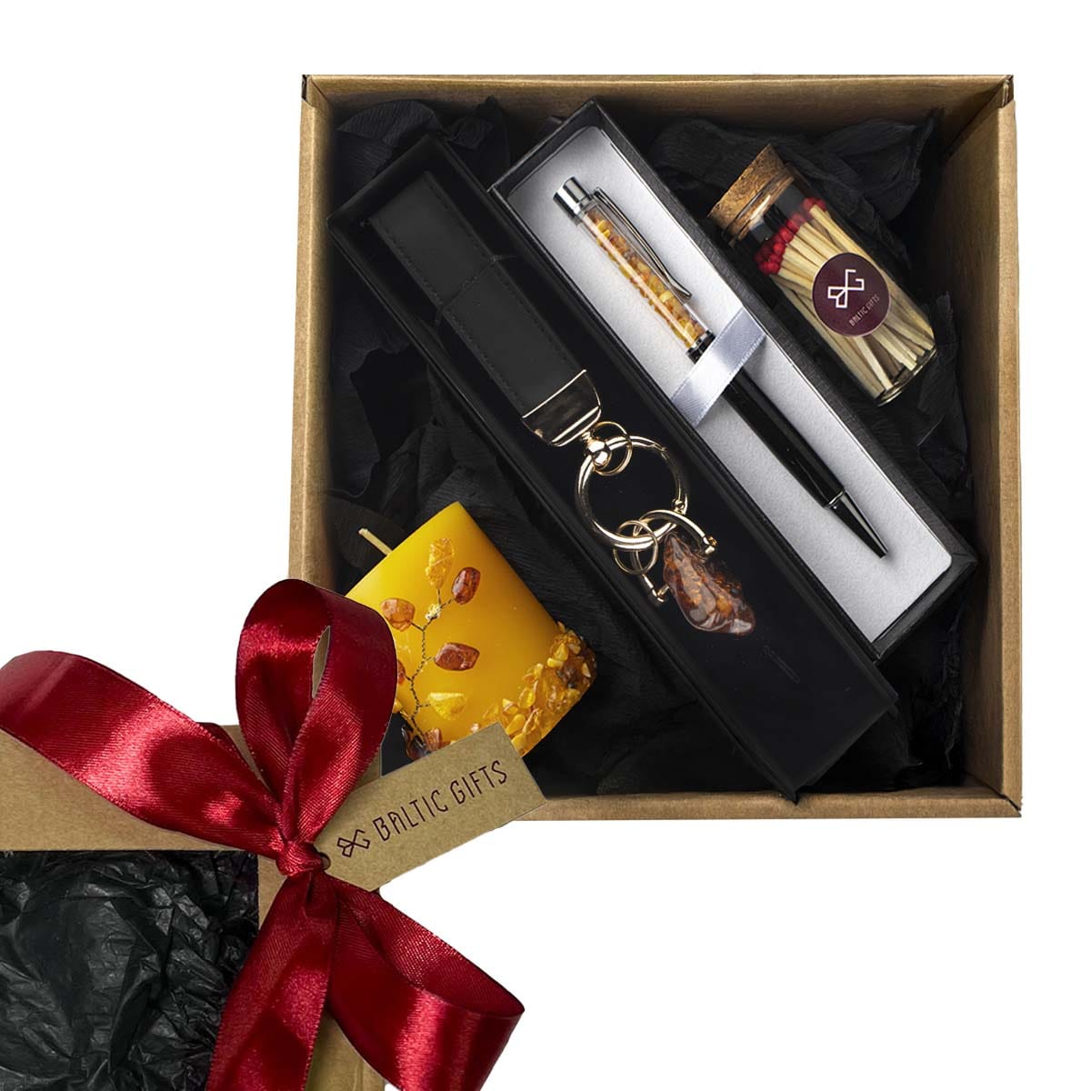 Dāvanu komplekts -  svece, pildspalva un Ādas piekariņš ar dzintaru