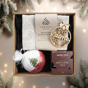 Ziemassvētku dāvanu komplekts - pavāra sāls, svece un lina dvielis ar austras koka rakstu