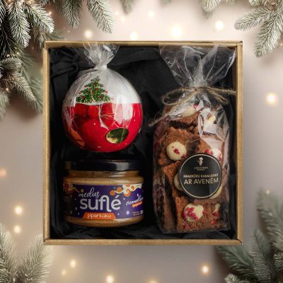 Ziemassvētku dāvanu komplekts – garšīgas rudzu piparkūkas,  krēmveida medus "piparkūku" un  svece