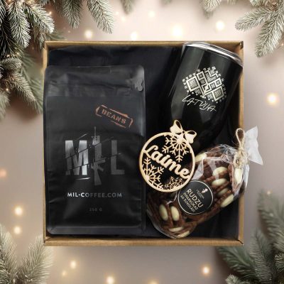 Ziemassvētku dāvanu komplekts – termokūze "latvija", kafija "mil" un kraukšķīgas piparkūkas