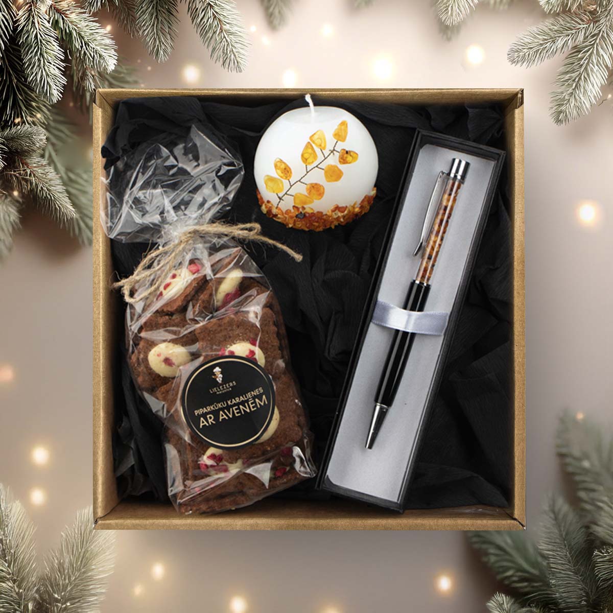 Ziemassvētku dāvanu komplekts - dzintara pildspalva, svece un rudzu kraukšķīgās piparkūkas