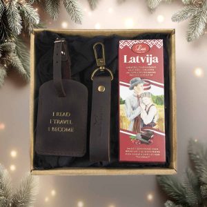 Ziemassvētku dāvanu komplekts ceļotājam - Ādas atslēgu piekariņš un bagāžas birka ar Šokolādi "latvija" (copy)