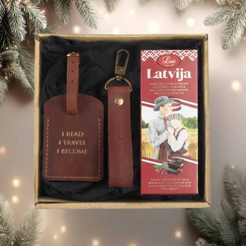 Ziemassvētku dāvanu komplekts ceļotājam - Ādas atslēgu piekariņš un bagāžas birka ar Šokolādi "latvija" (copy)