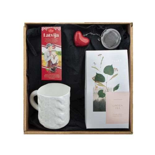 Dāvanu komplekts - Šokolāde, porcelāna krūze, tēja un keramikas tējas sietiņš